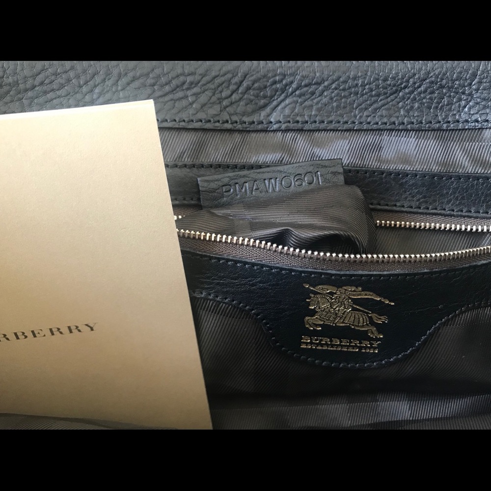 SOLD! Burberry Large Manor Check bag. - Picture 3 of 8